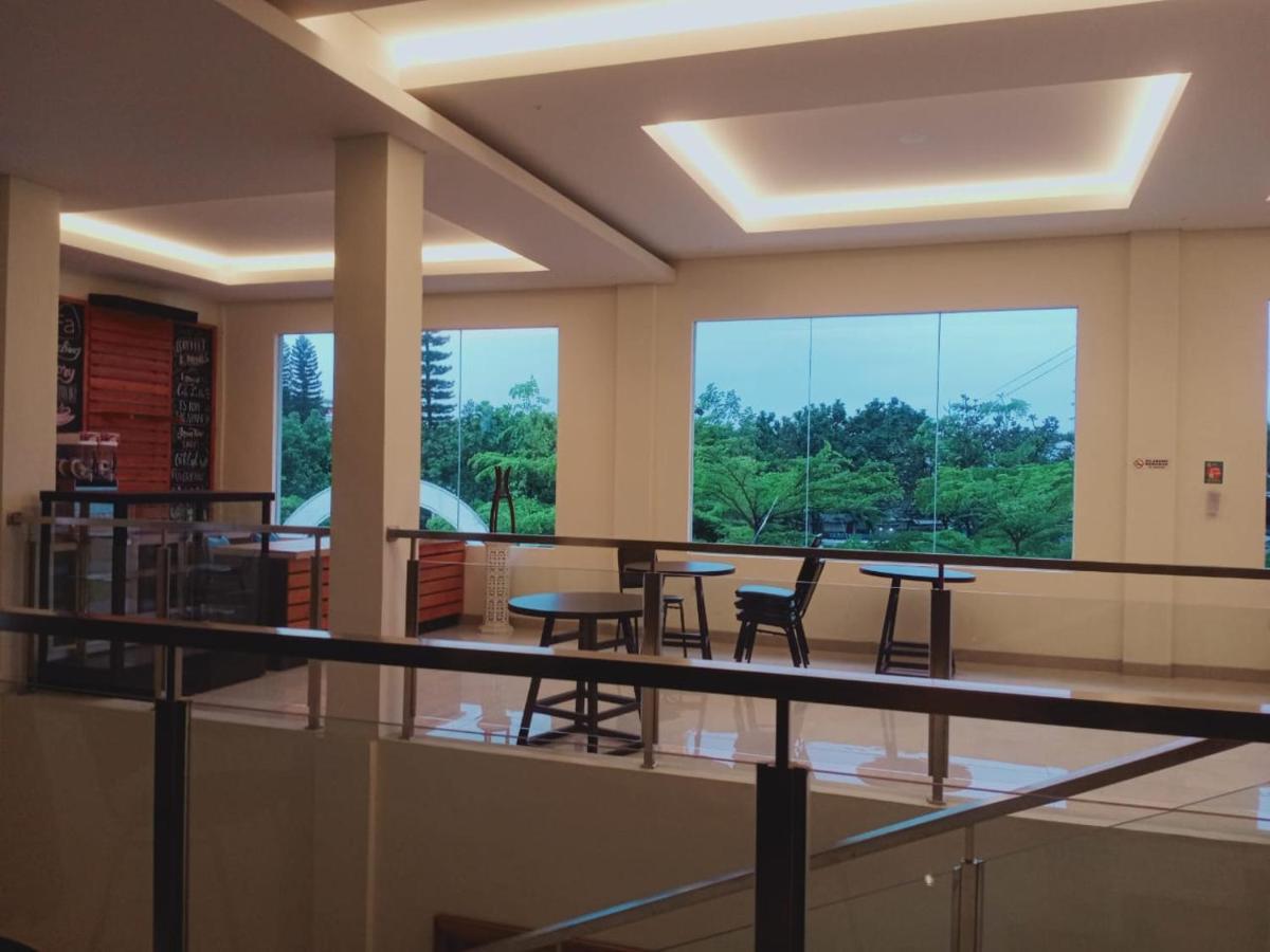 Oyo 90102 Edotel Hotel By Dbest Hospitality Μπαντούνγκ Εξωτερικό φωτογραφία