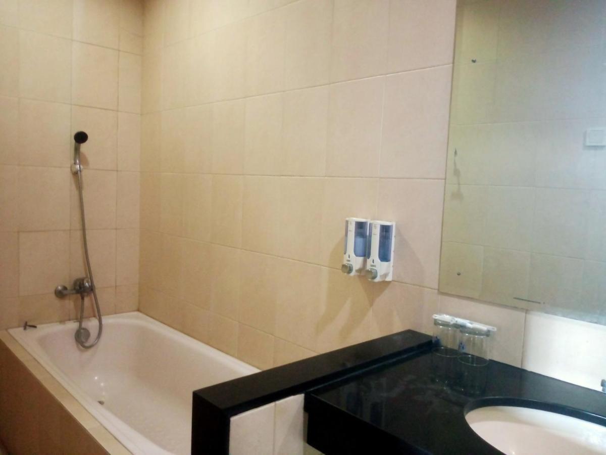 Oyo 90102 Edotel Hotel By Dbest Hospitality Μπαντούνγκ Εξωτερικό φωτογραφία